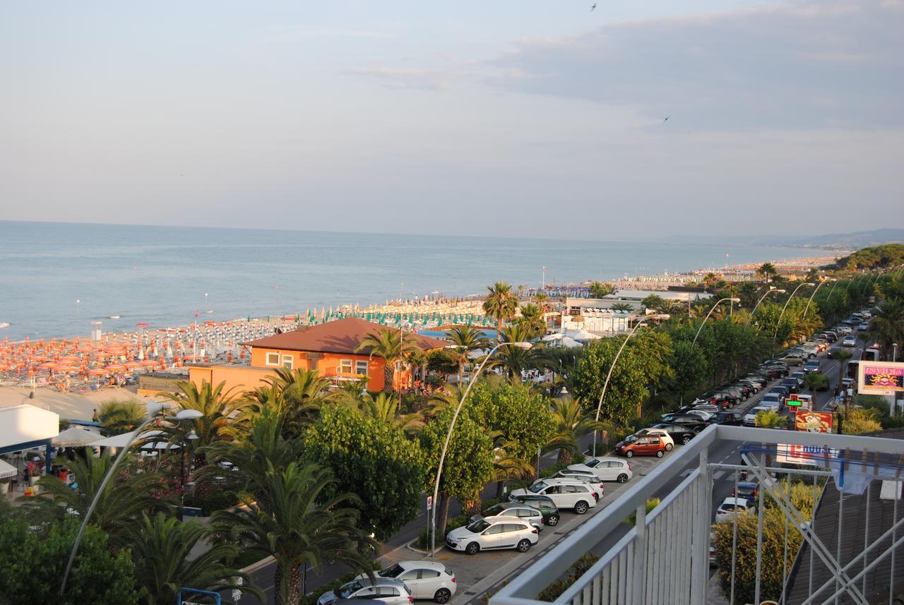 Hotel Boston Alba Adriatica Luaran gambar