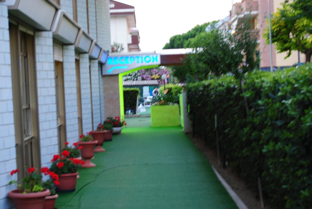 Hotel Boston Alba Adriatica Luaran gambar