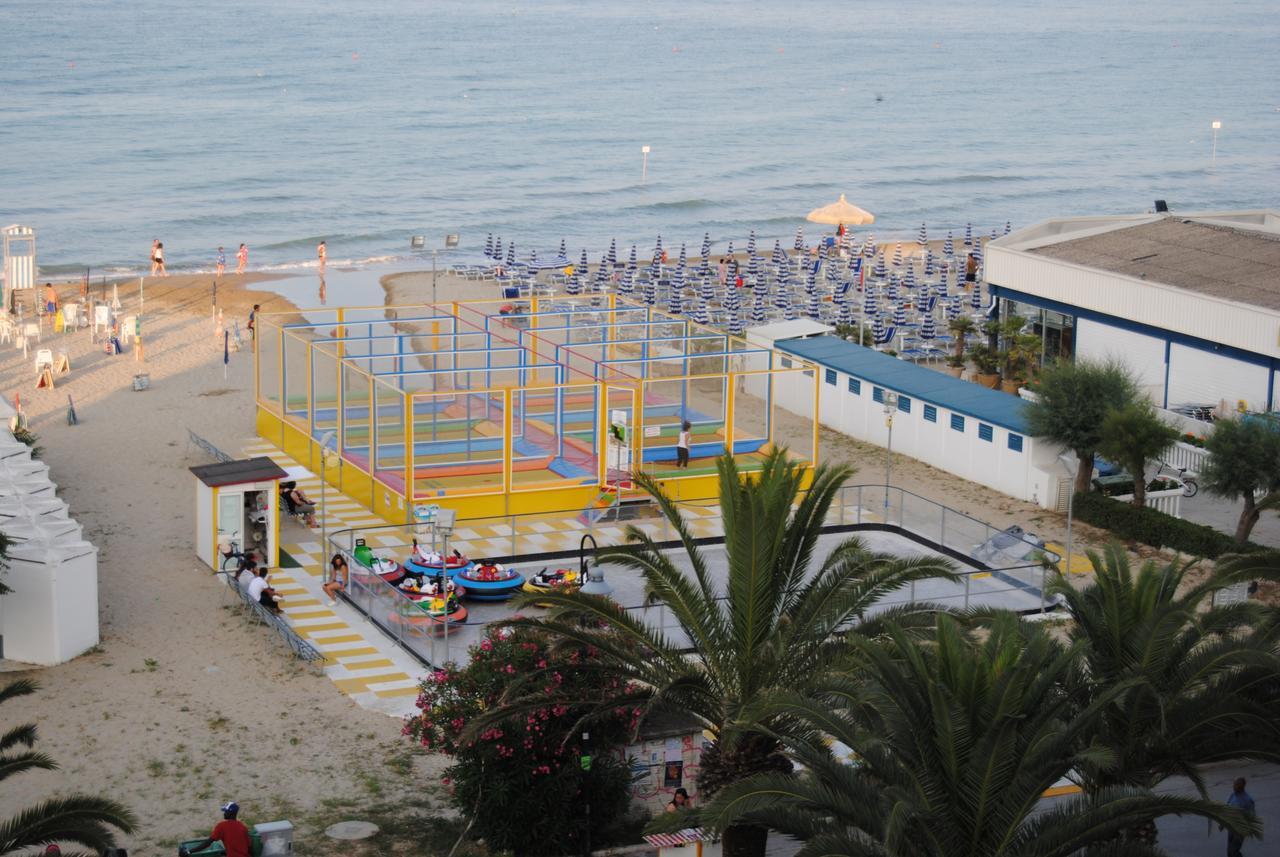 Hotel Boston Alba Adriatica Luaran gambar