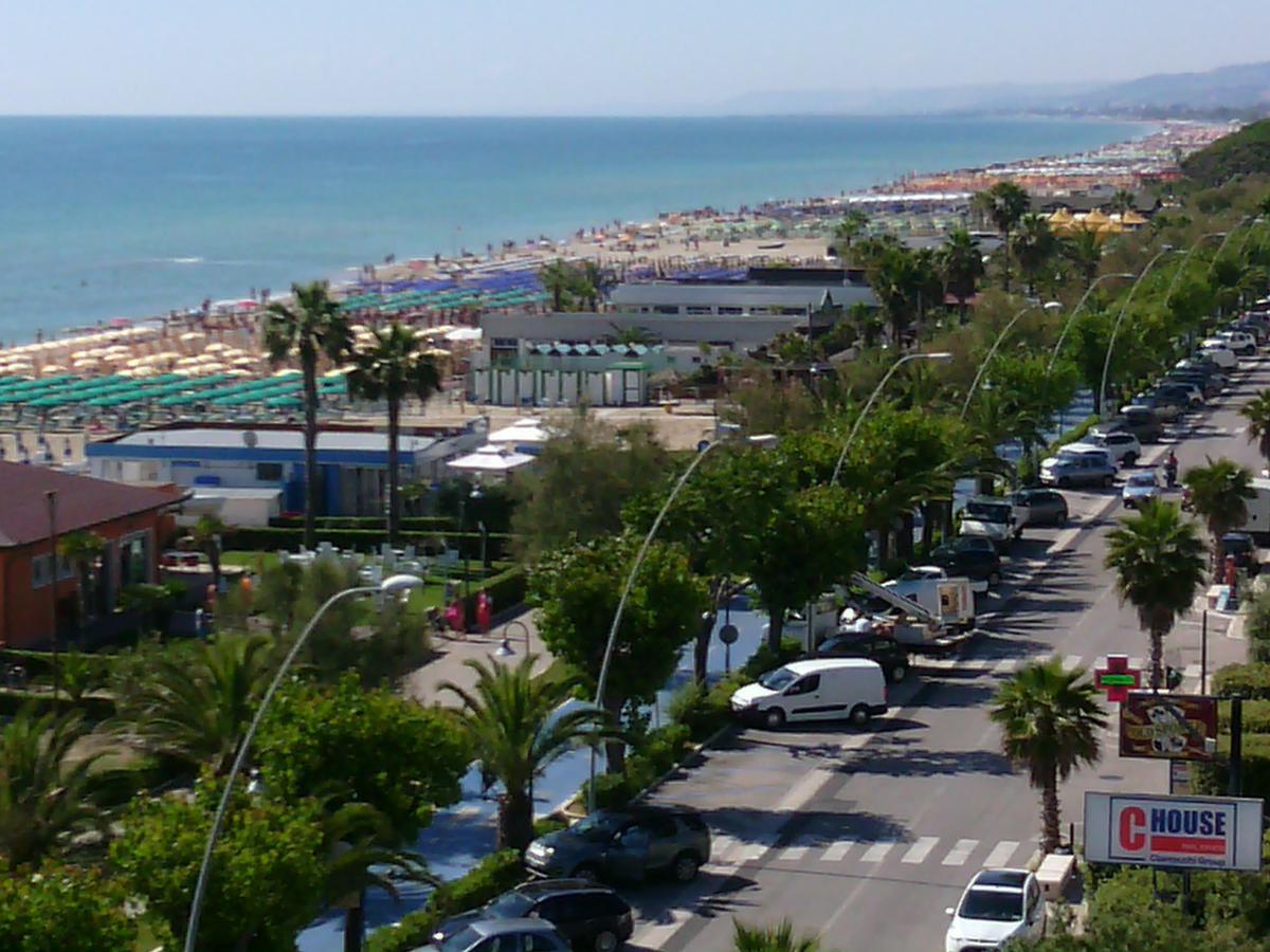 Hotel Boston Alba Adriatica Luaran gambar