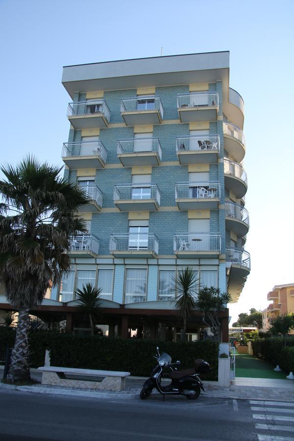 Hotel Boston Alba Adriatica Luaran gambar