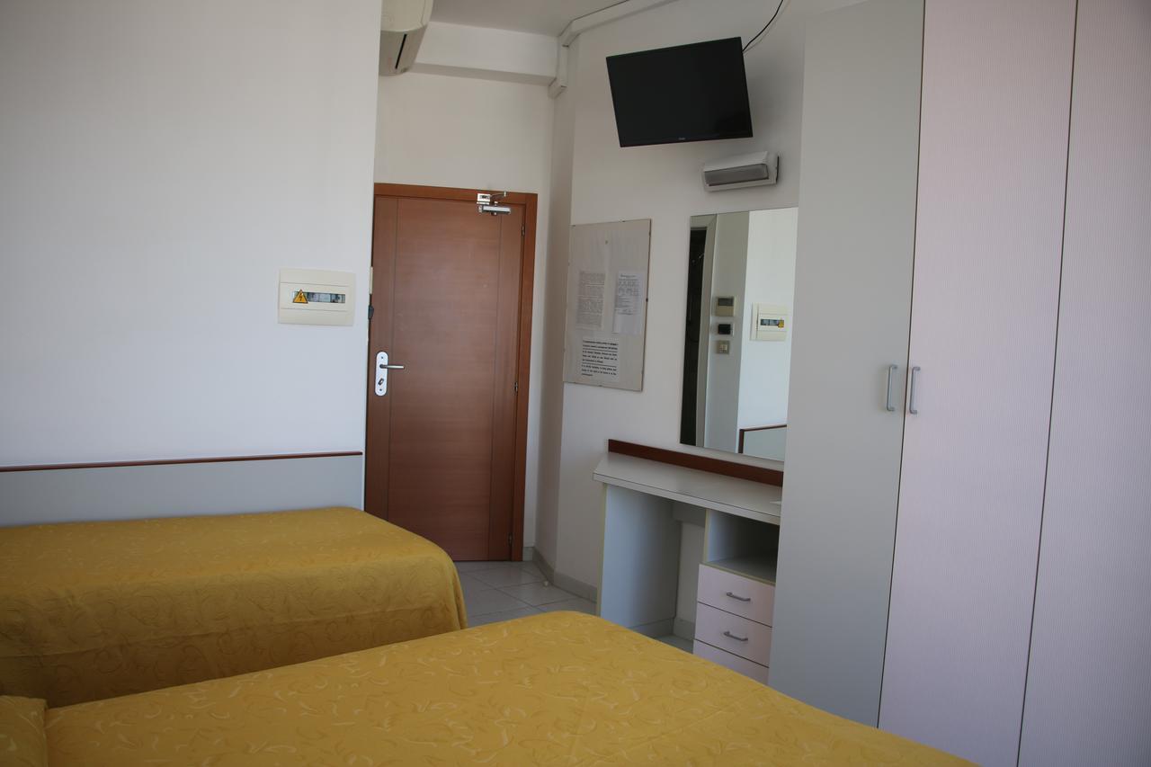 Hotel Boston Alba Adriatica Luaran gambar