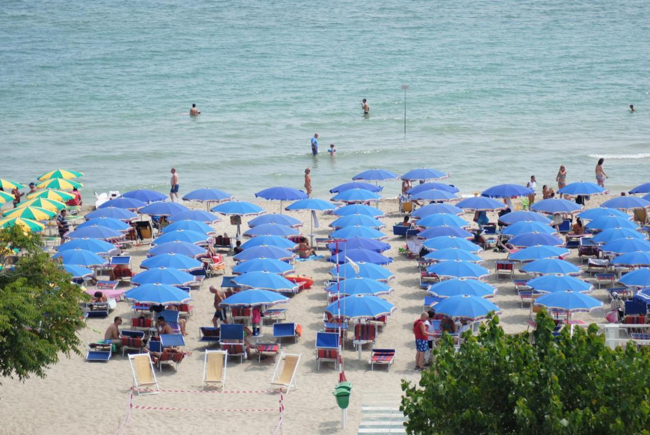 Hotel Boston Alba Adriatica Luaran gambar
