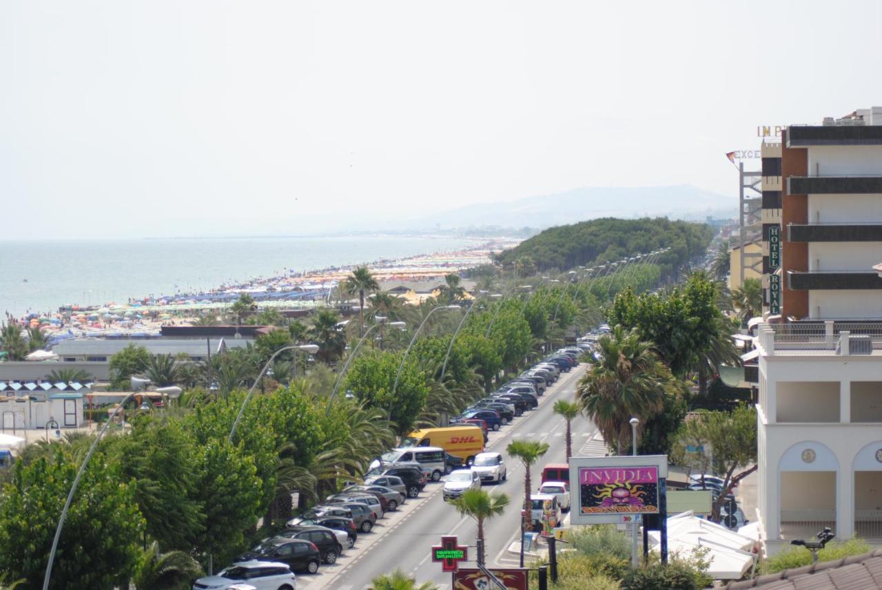 Hotel Boston Alba Adriatica Luaran gambar