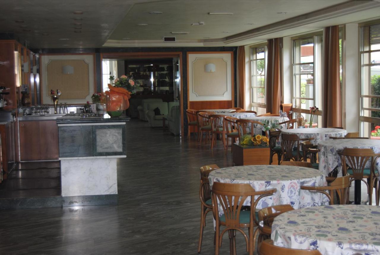 Hotel Boston Alba Adriatica Luaran gambar